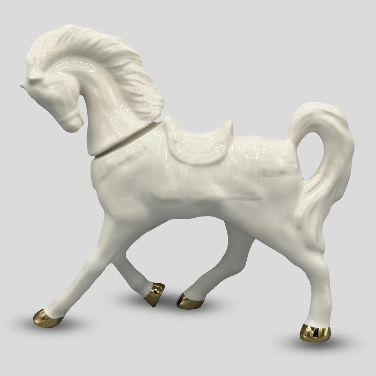 cavallo in ceramica di colore bianco di Natural Style.